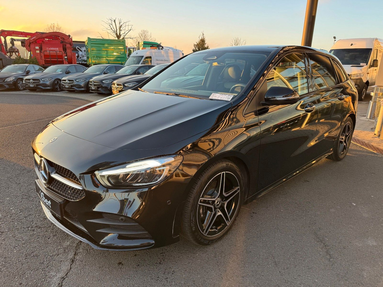 Mercedes-Benz B 200 AMG+AHK+Ambiente+RFK+MBUX+Night - Sedan: bild 3 Mercedes-Benz B 200 AMG+AHK+Ambiente+RFK+MBUX+Night - Sedan: bild 3