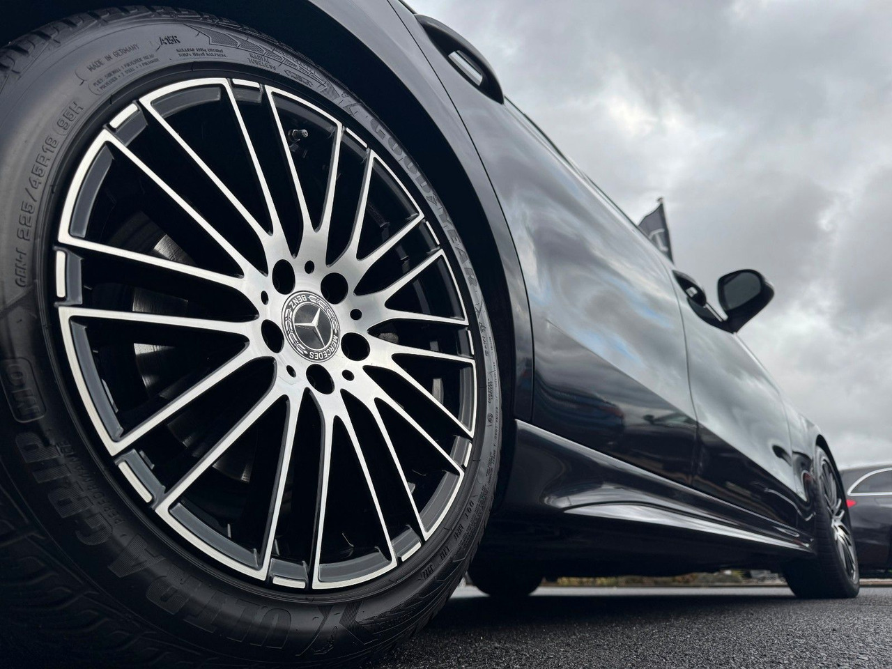 Mercedes-Benz C 300d AMG+AHK+RFK+Ambiente+Night+SportfahrW - Sedan: bild 5 Mercedes-Benz C 300d AMG+AHK+RFK+Ambiente+Night+SportfahrW - Sedan: bild 5