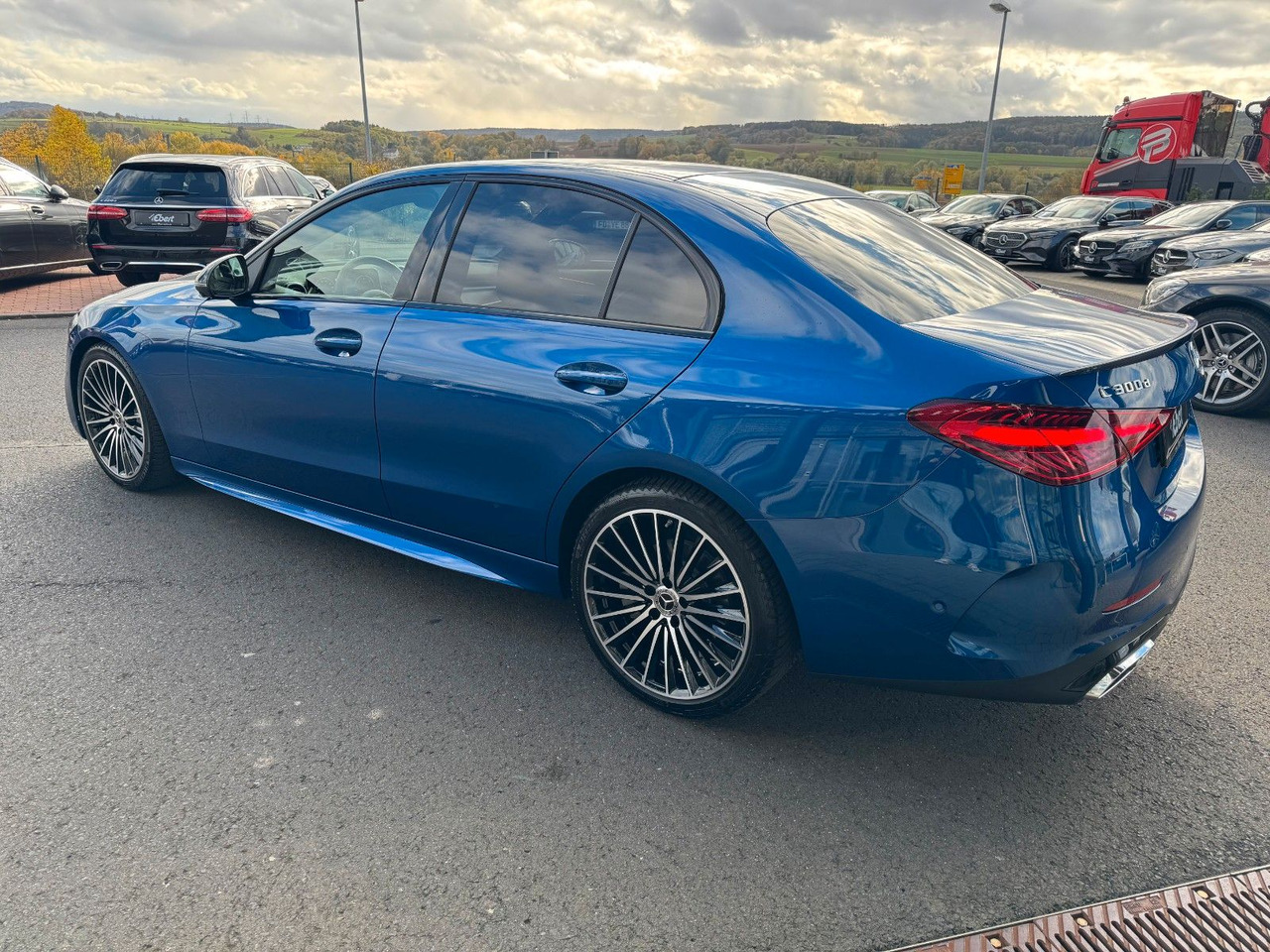 Mercedes-Benz C 300d AMG+Burmester+Distr+Digital+360+ - Sedan: bild 3 Mercedes-Benz C 300d AMG+Burmester+Distr+Digital+360+ - Sedan: bild 3