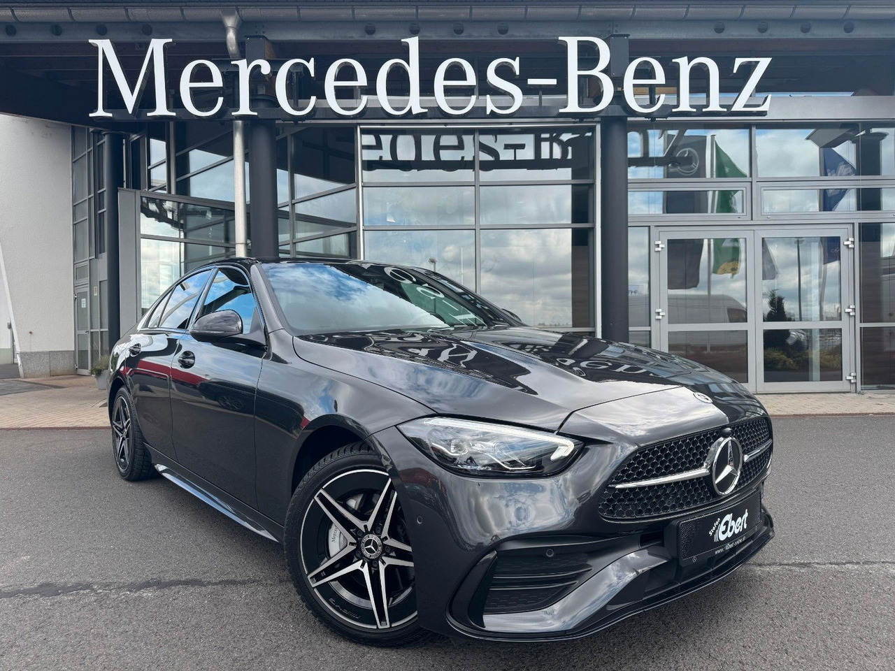 Mercedes-Benz C 400e 4M AMG+HUD+RFK+TotW+Ambiente+Night - Sedan: bild 1 Mercedes-Benz C 400e 4M AMG+HUD+RFK+TotW+Ambiente+Night - Sedan: bild 1