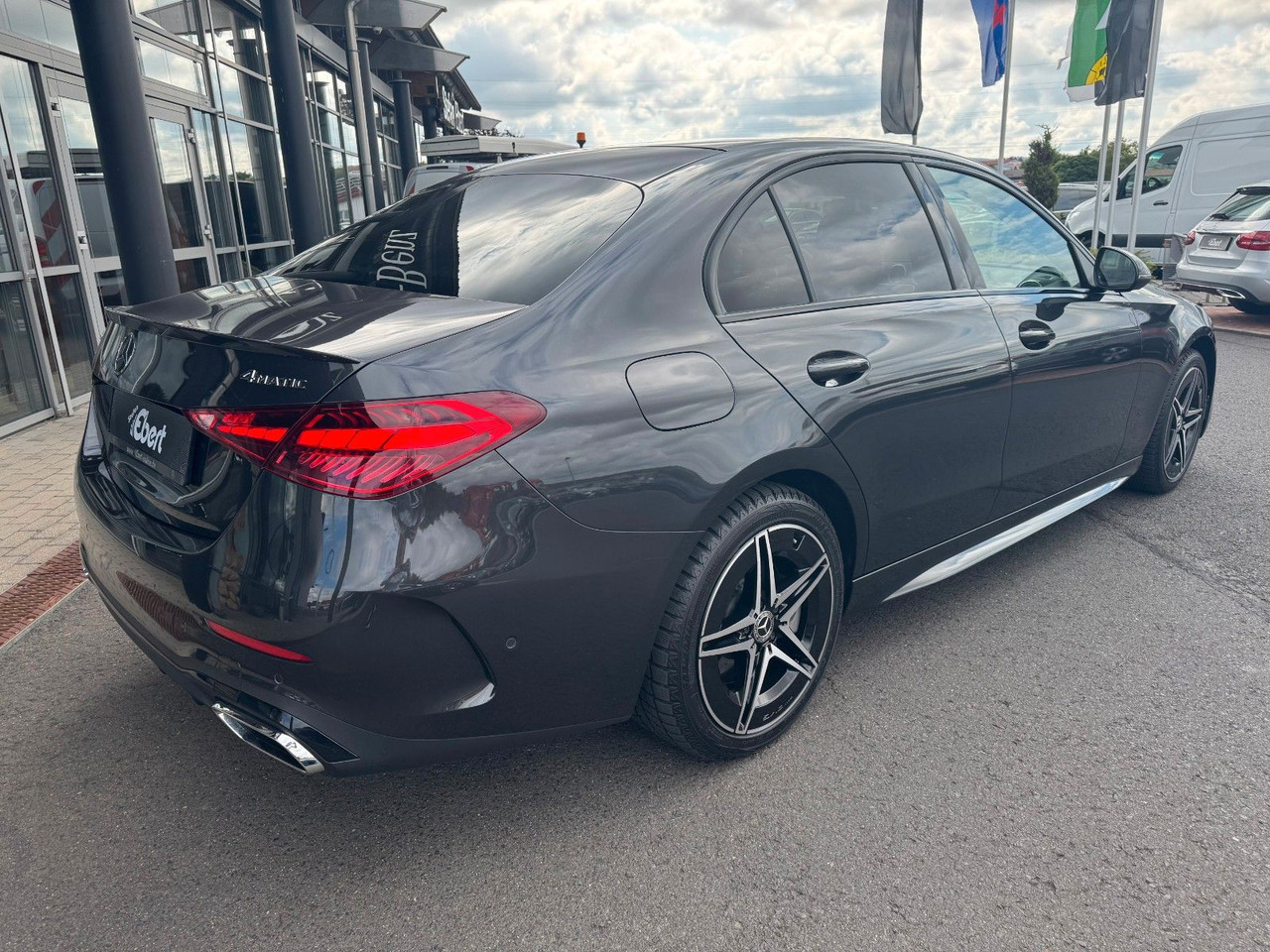 Mercedes-Benz C 400e 4M AMG+HUD+RFK+TotW+Ambiente+Night - Sedan: bild 5 Mercedes-Benz C 400e 4M AMG+HUD+RFK+TotW+Ambiente+Night - Sedan: bild 5