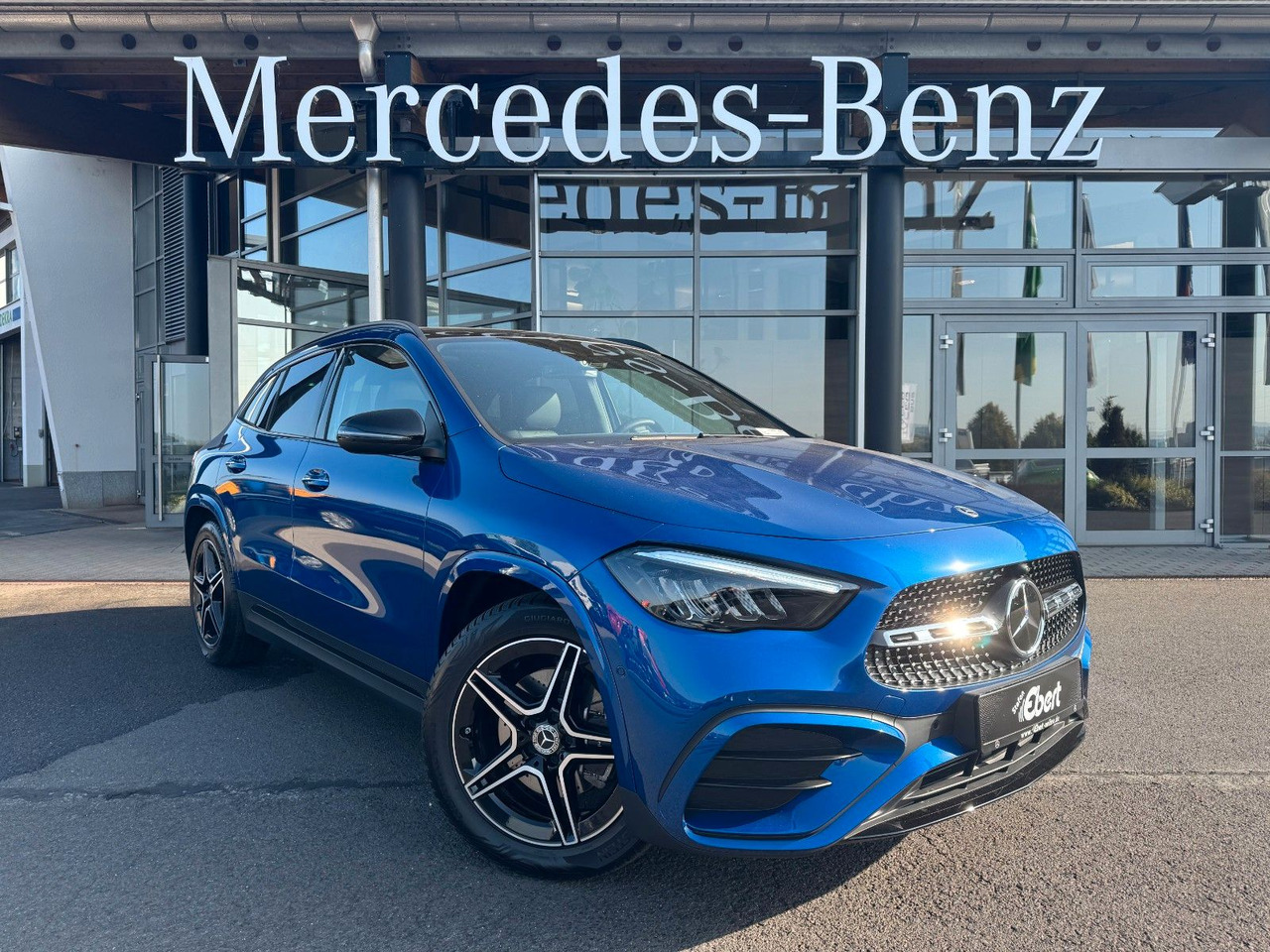 Mercedes-Benz GLA 200 AMG+PANO+DistrPlus+RFK+Night - SUV: bild 1 Mercedes-Benz GLA 200 AMG+PANO+DistrPlus+RFK+Night - SUV: bild 1