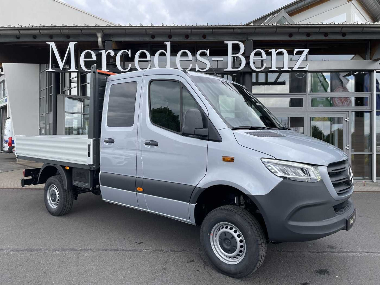Mercedes-Benz Sprinter 319 CDI 4x4 DoKa Klima Stdheiz AHK LED - Transportbil med flak: bild 1 Mercedes-Benz Sprinter 319 CDI 4x4 DoKa Klima Stdheiz AHK LED - Transportbil med flak: bild 1