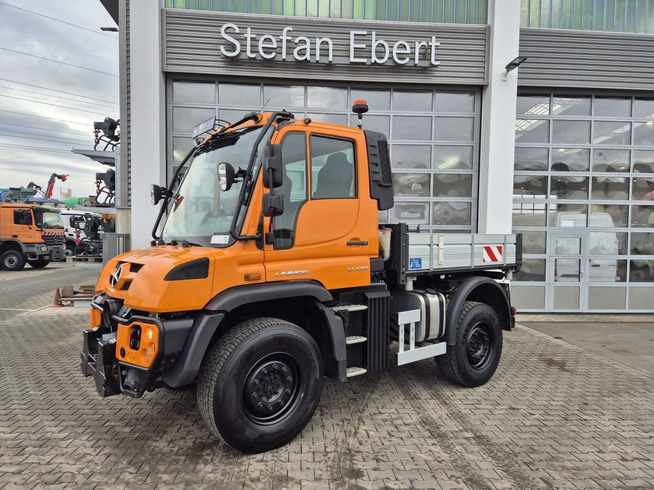 Mercedes-Benz Unimog U423 4x4 Hydrostat Zapfwelle - Tippbil lastbil: bild 4 Mercedes-Benz Unimog U423 4x4 Hydrostat Zapfwelle - Tippbil lastbil: bild 4