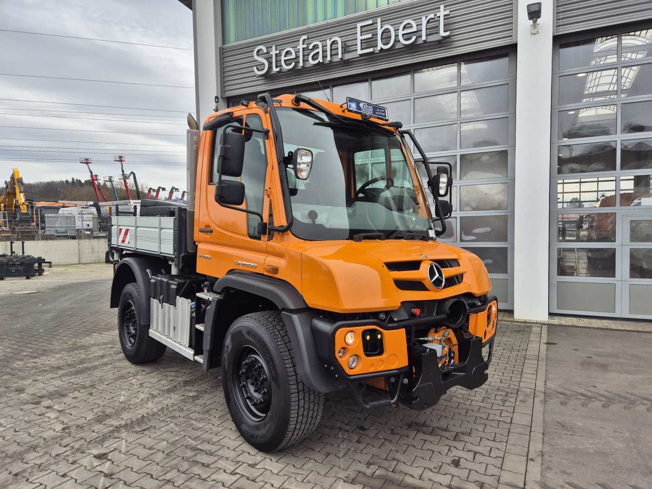 Mercedes-Benz Unimog U423 4x4 Hydrostat Zapfwelle - Tippbil lastbil: bild 3 Mercedes-Benz Unimog U423 4x4 Hydrostat Zapfwelle - Tippbil lastbil: bild 3