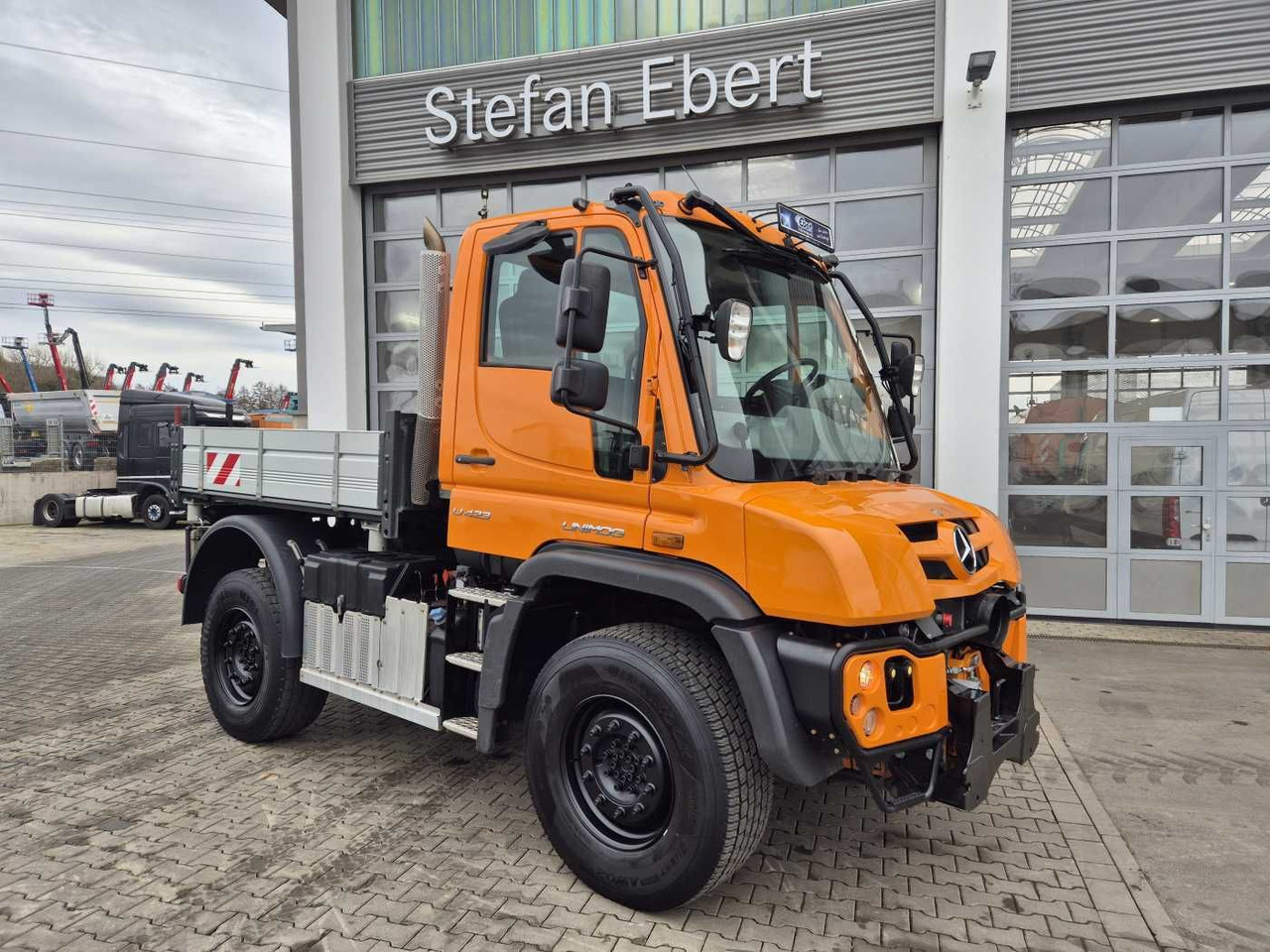 Mercedes-Benz Unimog U423 4x4 Hydrostat Zapfwelle - Tippbil lastbil: bild 5 Mercedes-Benz Unimog U423 4x4 Hydrostat Zapfwelle - Tippbil lastbil: bild 5