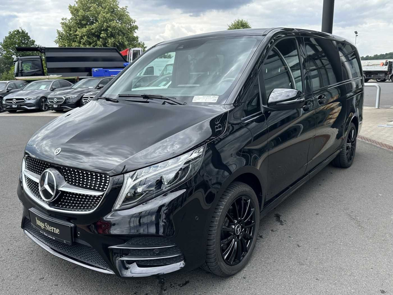 Mercedes-Benz V 300 d 4MATIC EXCLUSIVE AMG Panorama DISTRONIC - Persontransport: bild 3 Mercedes-Benz V 300 d 4MATIC EXCLUSIVE AMG Panorama DISTRONIC - Persontransport: bild 3