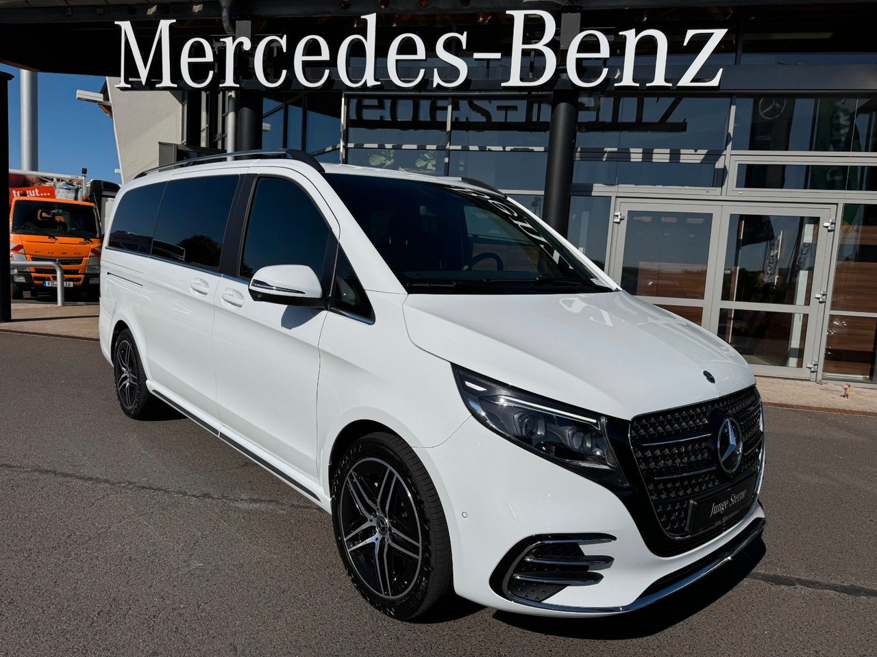 Mercedes-Benz V 300 d 4MATIC EXCLUSIVE AMG Tische AHK2,5to - Kombi: bild 1 Mercedes-Benz V 300 d 4MATIC EXCLUSIVE AMG Tische AHK2,5to - Kombi: bild 1