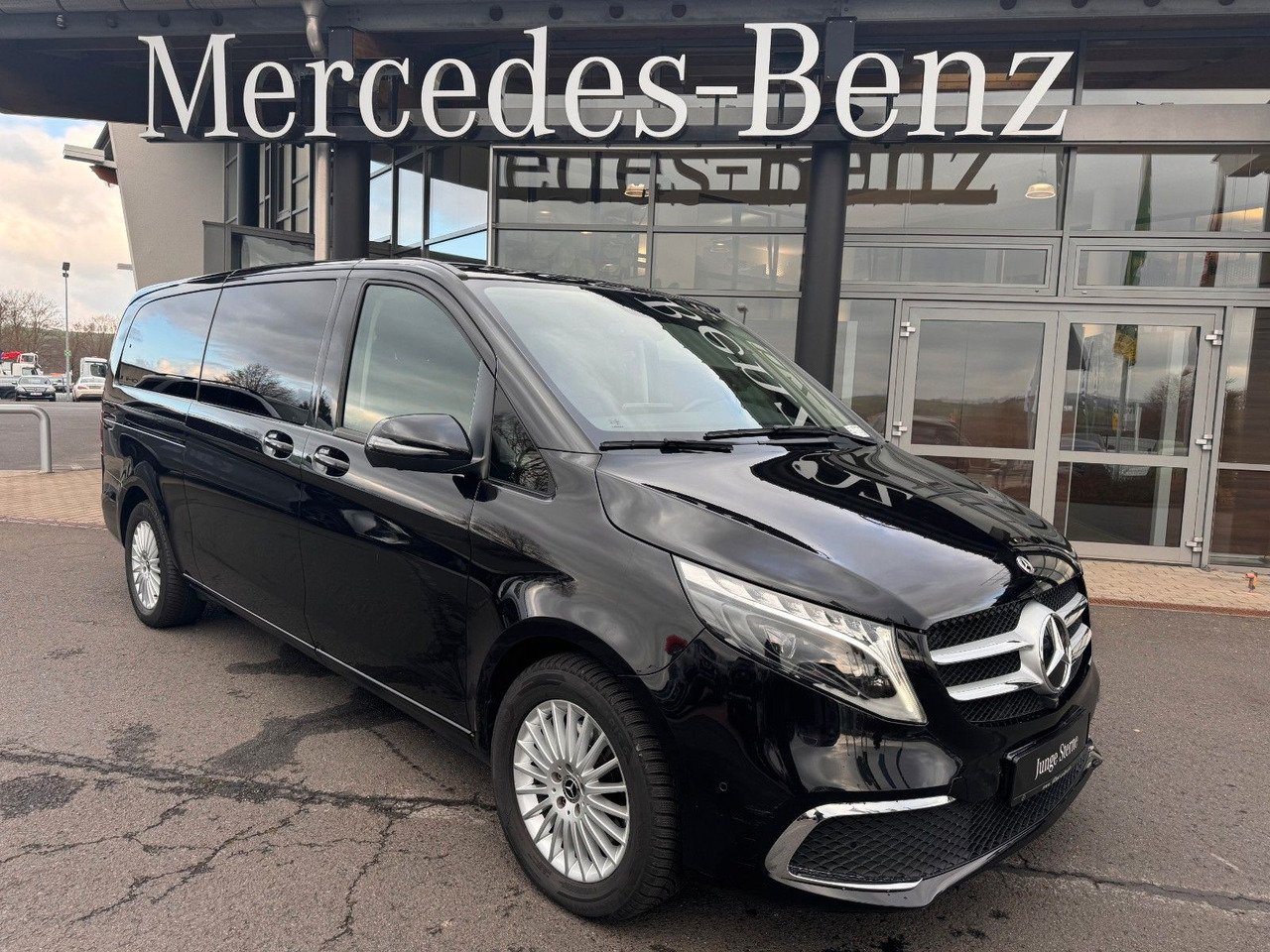 Mercedes-Benz V 300 d AVA Extralang 4MATIC AHK Stdh DISTRONIC - Kombi: bild 1 Mercedes-Benz V 300 d AVA Extralang 4MATIC AHK Stdh DISTRONIC - Kombi: bild 1