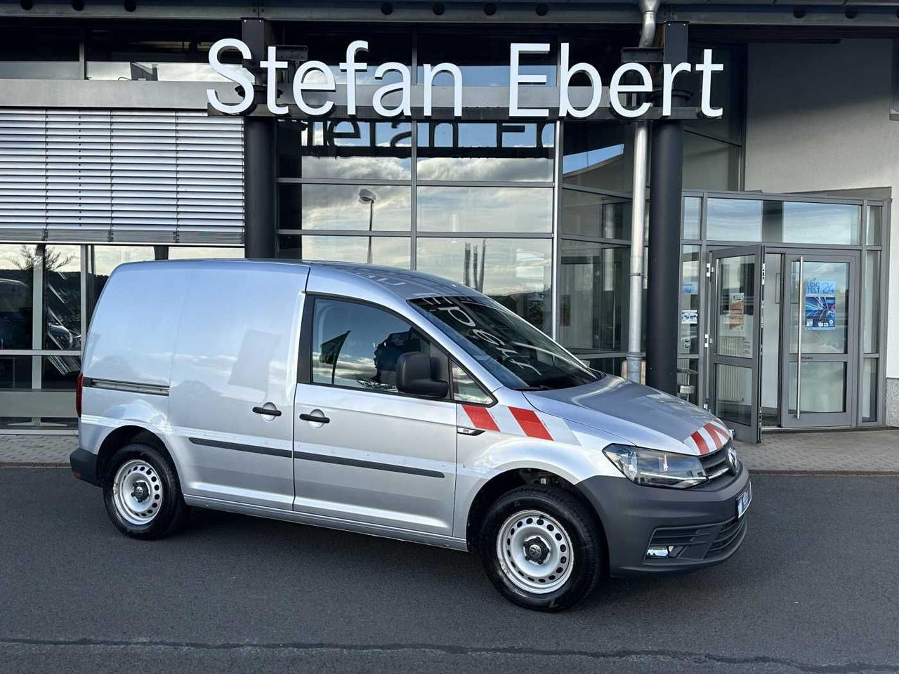 Volkswagen Caddy 1.6 TDI Klima Navi 8Räder Trennwand klappb - Små skåpbil: bild 1 Volkswagen Caddy 1.6 TDI Klima Navi 8Räder Trennwand klappb - Små skåpbil: bild 1