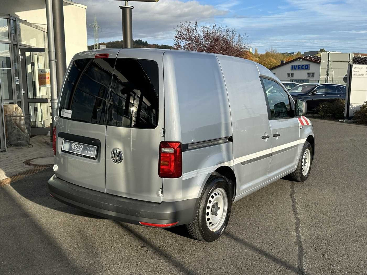 Volkswagen Caddy 1.6 TDI Klima Navi 8Räder Trennwand klappb - Små skåpbil: bild 4 Volkswagen Caddy 1.6 TDI Klima Navi 8Räder Trennwand klappb - Små skåpbil: bild 4