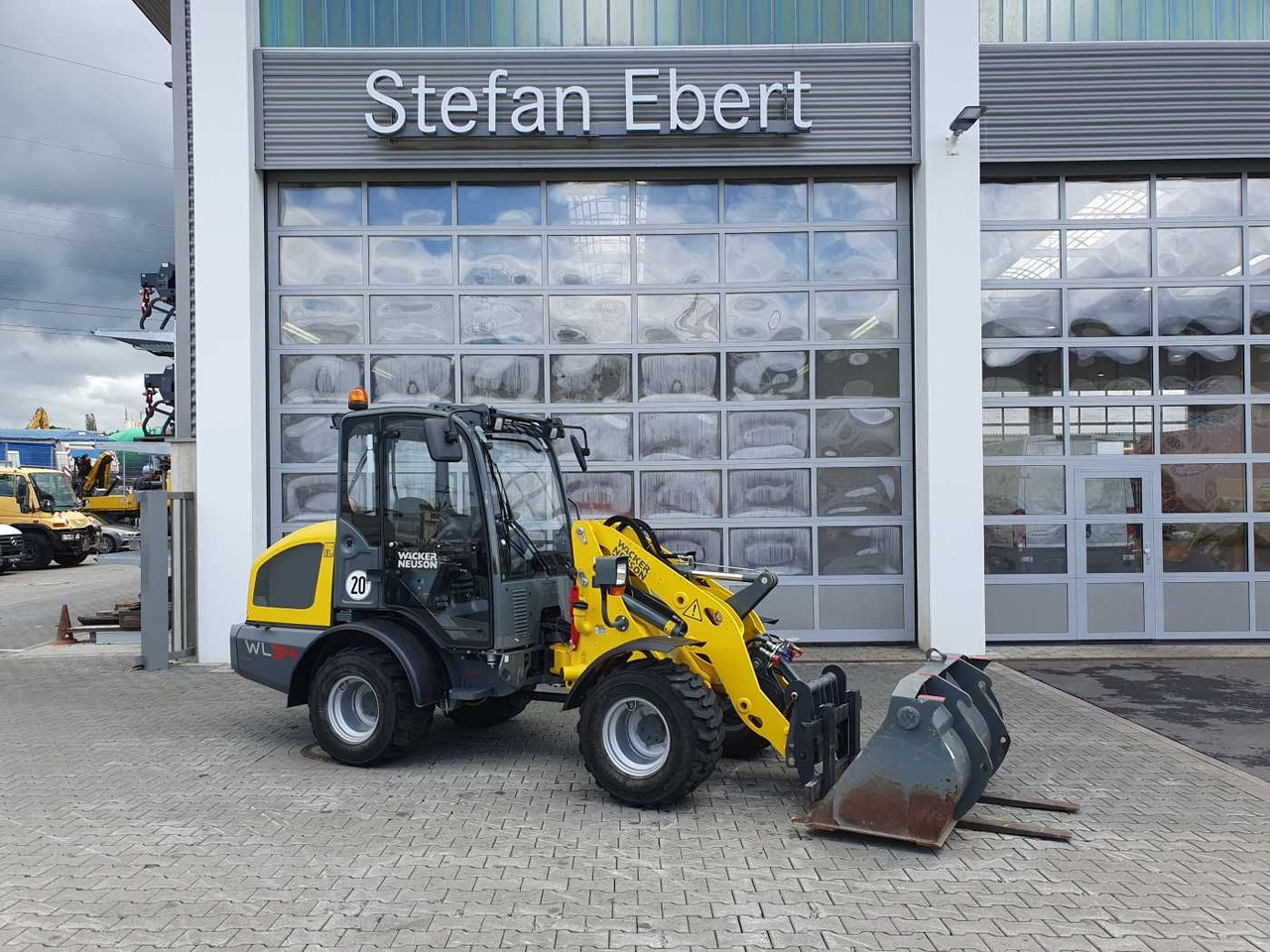 Wacker WL34 (RL40) / Schaufel + Gabel / nur 743h / 62PS - Hjullastare: bild 1 Wacker WL34 (RL40) / Schaufel + Gabel / nur 743h / 62PS - Hjullastare: bild 1