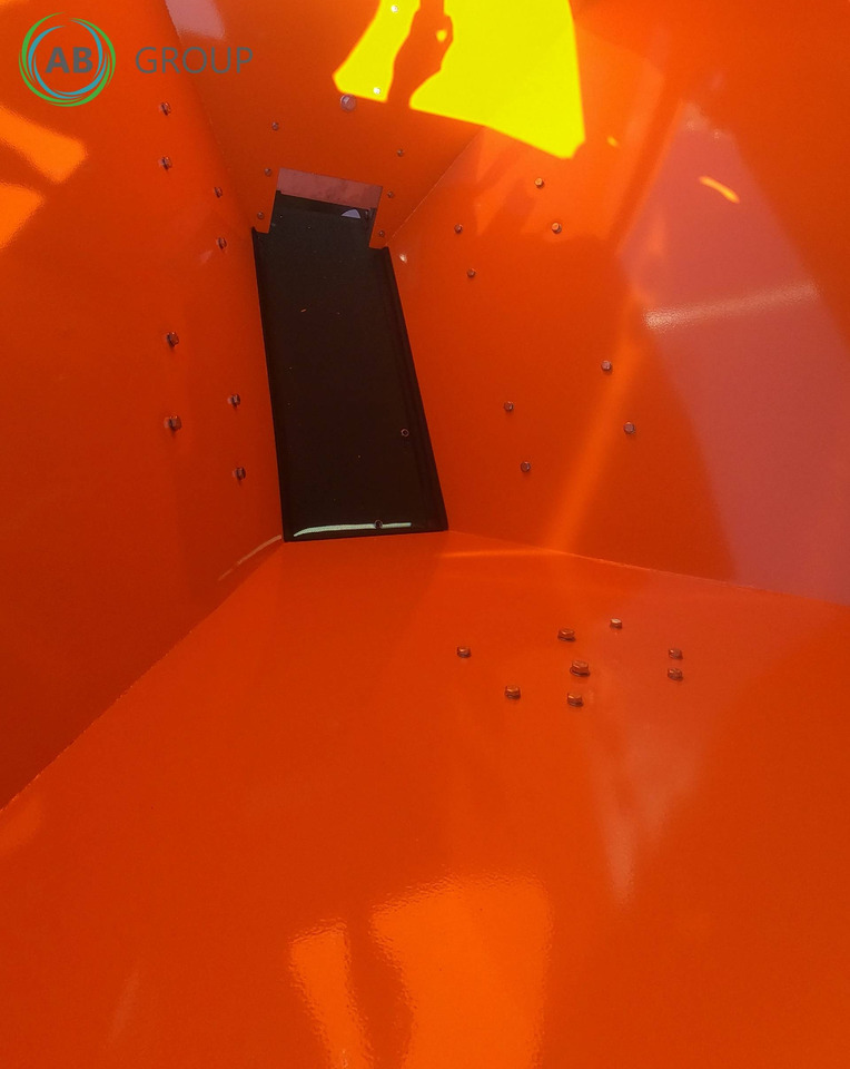 POM Augustów spreader Motyl N031M hydraulic-electric drive - Tallriksredskap: bild 5 POM Augustów spreader Motyl N031M hydraulic-electric drive - Tallriksredskap: bild 5