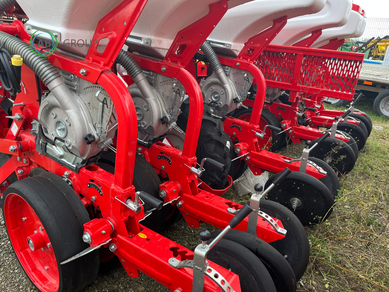 Siewnik do kukurydzy 6-rzędowy VPYT-D300 na ramie półteleskopowej z nawożeniem wgłębnym - Precisionssåmaskin: bild 5 Siewnik do kukurydzy 6-rzędowy VPYT-D300 na ramie półteleskopowej z nawożeniem wgłębnym - Precisionssåmaskin: bild 5