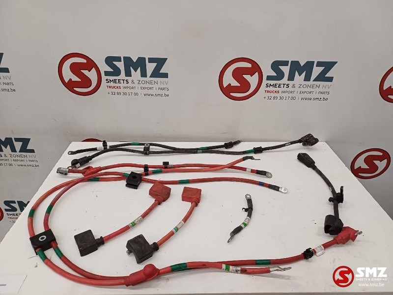 Caterpillar Set of battery cables Caterpillar - Kablar/ Ledningar för Materialhanteringsutrustning: bild 1 Caterpillar Set of battery cables Caterpillar - Kablar/ Ledningar för Materialhanteringsutrustning: bild 1