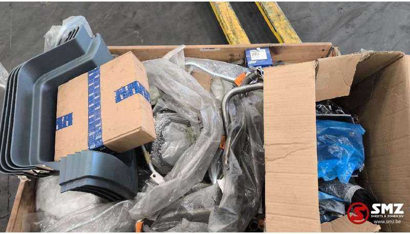 DAF Lot onderdelen DAF + Mercedes - Stötfångare för Lastbil: bild 1 DAF Lot onderdelen DAF + Mercedes - Stötfångare för Lastbil: bild 1