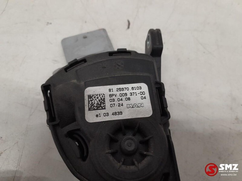 MAN Occ gaspedaal + sensor MAN TGX 81259706103 - Hytt och interiör för Lastbil: bild 5 MAN Occ gaspedaal + sensor MAN TGX 81259706103 - Hytt och interiör för Lastbil: bild 5