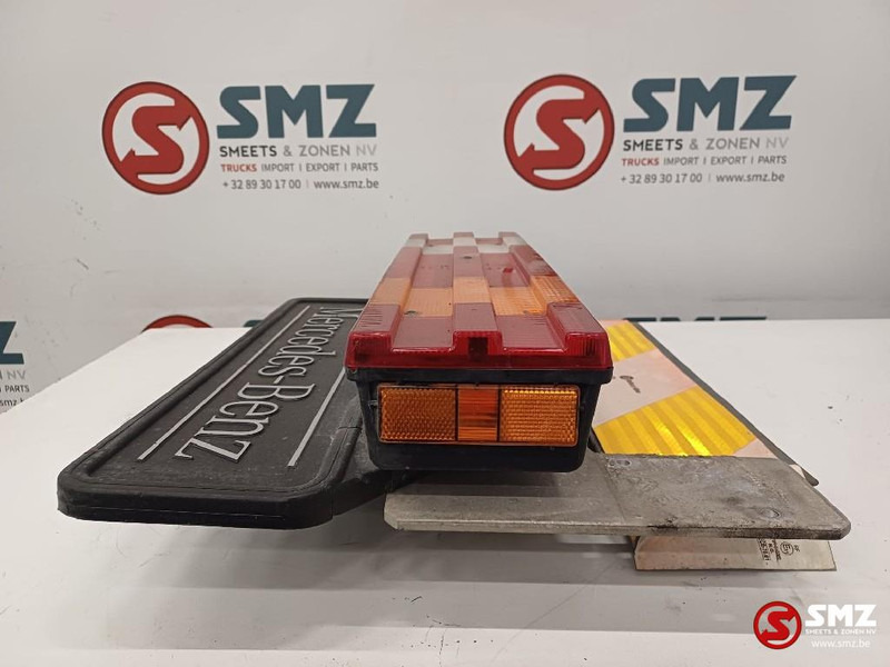 Mercedes-Benz Occ achterlicht rechts met steun Mercedes - Bakljus för Lastbil: bild 4 Mercedes-Benz Occ achterlicht rechts met steun Mercedes - Bakljus för Lastbil: bild 4