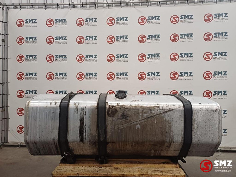 Renault Occ brandstoftank 735L Renault - Bränsletank för Lastbil: bild 1 Renault Occ brandstoftank 735L Renault - Bränsletank för Lastbil: bild 1