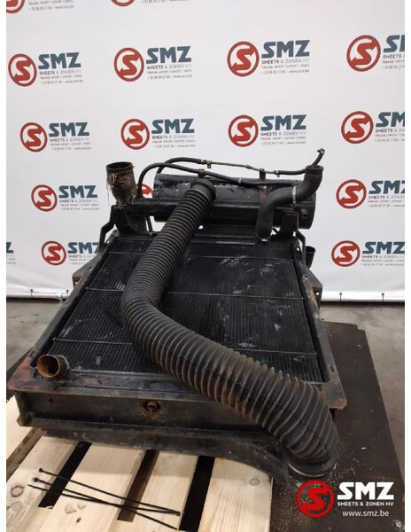 Renault Occ radiator + expansievat Renault 87cm hoog x 70 - Kylare för Lastbil: bild 2 Renault Occ radiator + expansievat Renault 87cm hoog x 70 - Kylare för Lastbil: bild 2