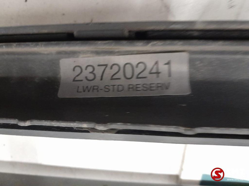 Volvo Occ onderste traptrede grille Volvo - Galler för Lastbil: bild 3 Volvo Occ onderste traptrede grille Volvo - Galler för Lastbil: bild 3