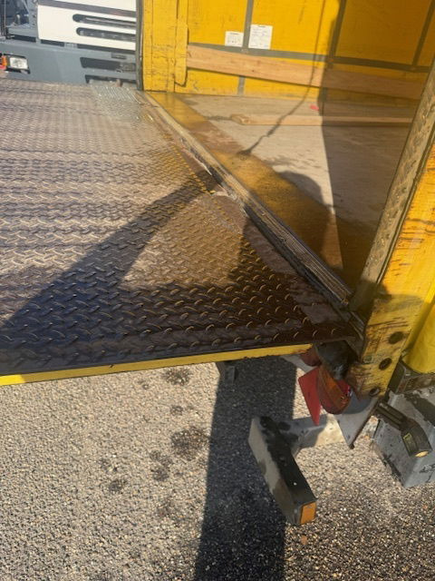 Kapelltrailer Krone Stuuras liftas laadklep: bild 7