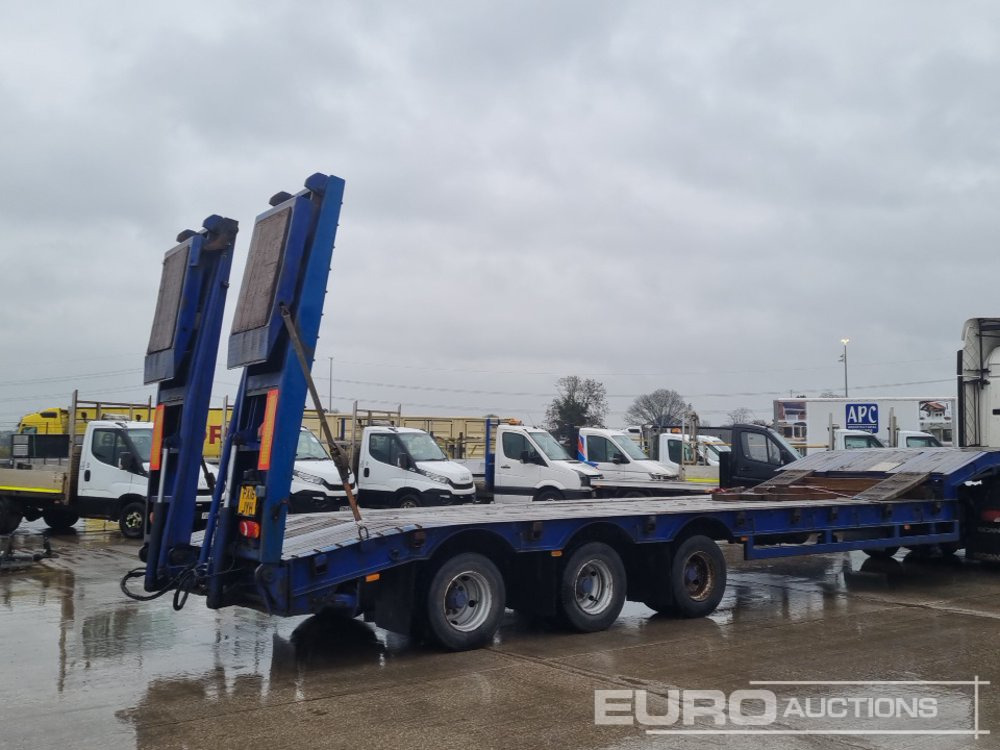 2005 Tirsan Tri Axle Step Frame Low Loader Trailer, Neck Ramps, Out Riggers, Hydraulic Flip Toe Ramps - Låg lastare semitrailer: bild 5 2005 Tirsan Tri Axle Step Frame Low Loader Trailer, Neck Ramps, Out Riggers, Hydraulic Flip Toe Ramps - Låg lastare semitrailer: bild 5