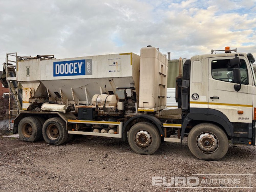 2013 Hino 700 3241 - Betongbil: bild 4 2013 Hino 700 3241 - Betongbil: bild 4