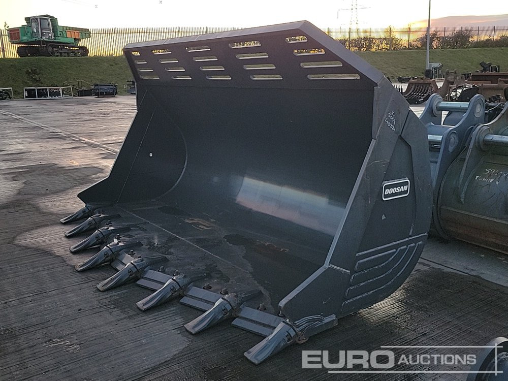 2015 Doosan 132" Loading Bucket to suit Wheeled Loader - Skopa: bild 1 2015 Doosan 132" Loading Bucket to suit Wheeled Loader - Skopa: bild 1