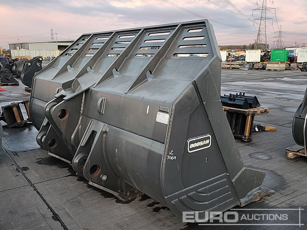 2015 Doosan 132" Loading Bucket to suit Wheeled Loader - Skopa: bild 5 2015 Doosan 132" Loading Bucket to suit Wheeled Loader - Skopa: bild 5