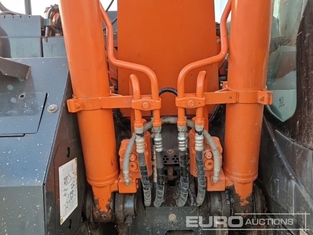Bandgrävare 2019 Hitachi ZX135US-6: bild 18