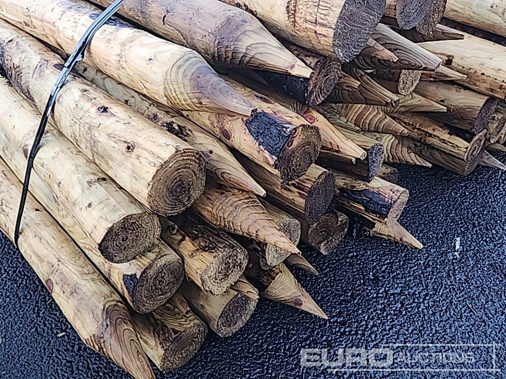 Bundle of Timber Posts (2 of) - Lantbruksmaskiner: bild 5 Bundle of Timber Posts (2 of) - Lantbruksmaskiner: bild 5