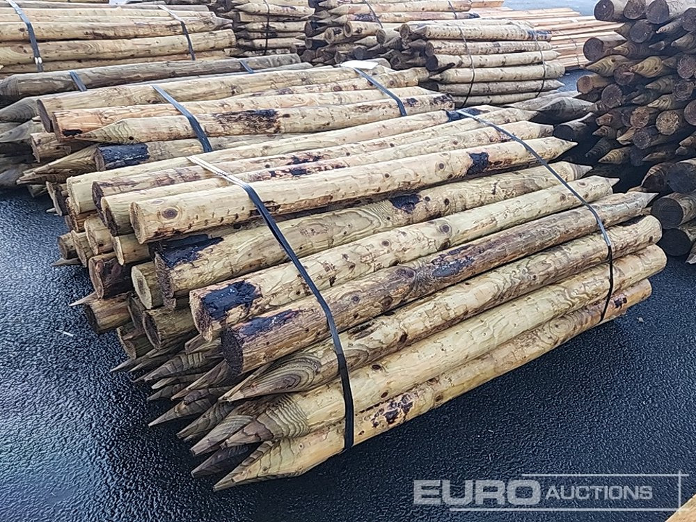 Bundle of Timber Posts (2 of) - Lantbruksmaskiner: bild 3 Bundle of Timber Posts (2 of) - Lantbruksmaskiner: bild 3