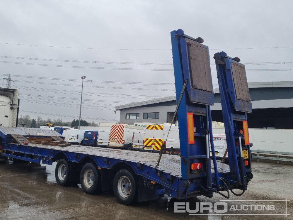 Tirsan Tri Axle Step Frame Low Loader Trailer, Neck Ramps, Out Riggers, Hydraulic Flip Toe Ramps - Låg lastare semitrailer: bild 3 Tirsan Tri Axle Step Frame Low Loader Trailer, Neck Ramps, Out Riggers, Hydraulic Flip Toe Ramps - Låg lastare semitrailer: bild 3