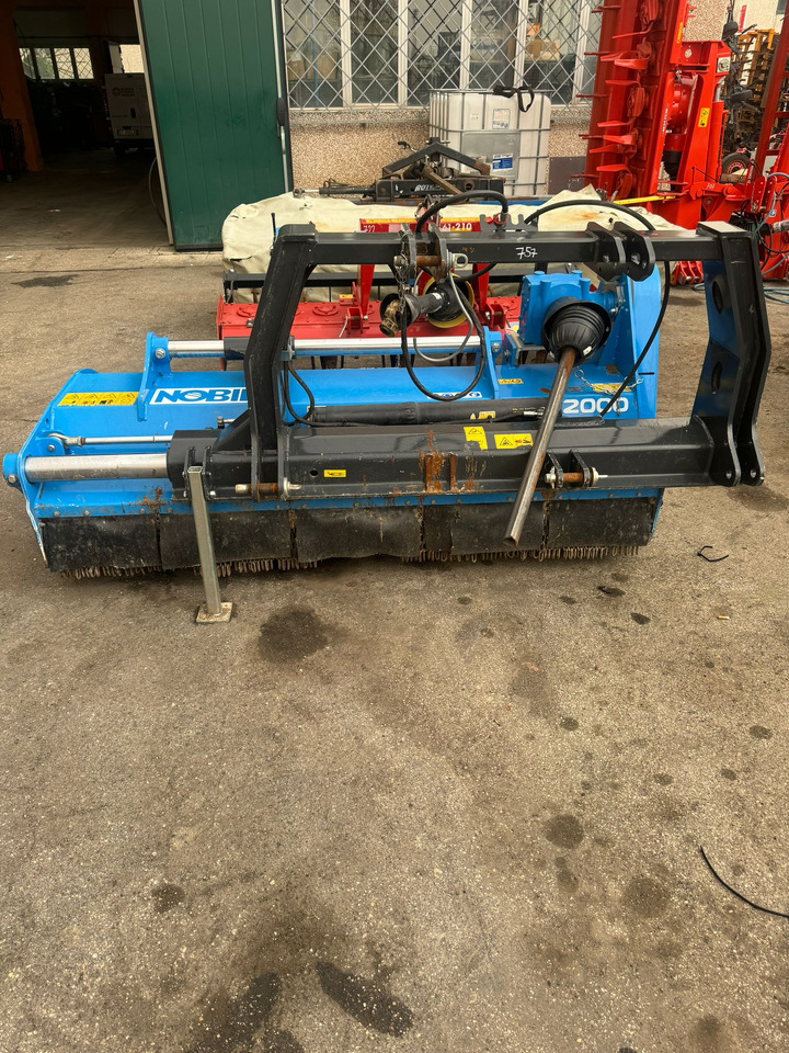Nobili trincia laterale usata BVL 2000 - Släntklippare: bild 2 Nobili trincia laterale usata BVL 2000 - Släntklippare: bild 2