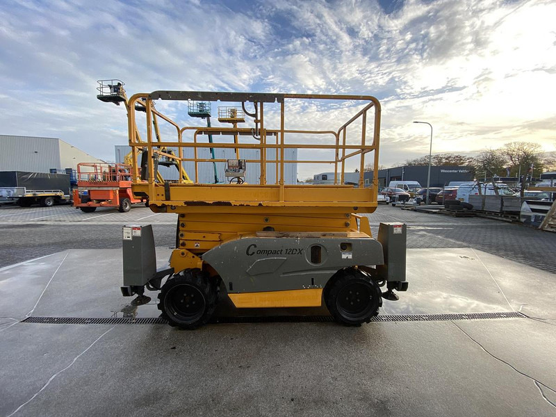 Haulotte Compact 12DX, Schaar hoogwerker, 4X4 Diesel - Saxlift: bild 4 Haulotte Compact 12DX, Schaar hoogwerker, 4X4 Diesel - Saxlift: bild 4