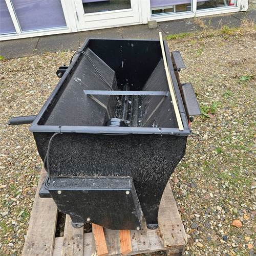 ABC Unknown - Sand-/ Saltspridare: bild 1 ABC Unknown - Sand-/ Saltspridare: bild 1