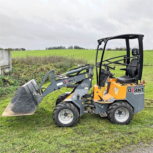 Giant D254SW - Kompaktlastare/ Slirstyrda lastare: bild 2 Giant D254SW - Kompaktlastare/ Slirstyrda lastare: bild 2