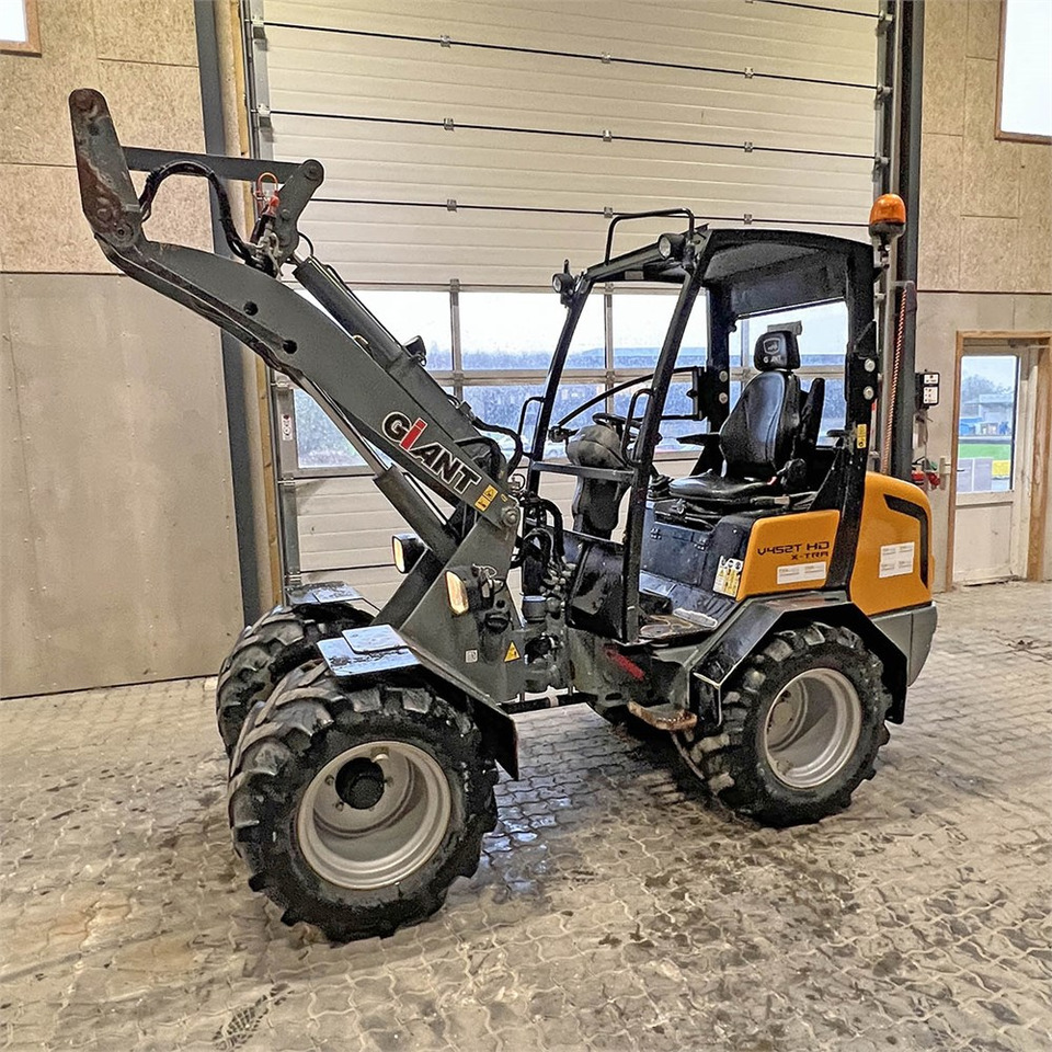 Giant V452T X-Tra HD - Hjullastare: bild 2 Giant V452T X-Tra HD - Hjullastare: bild 2