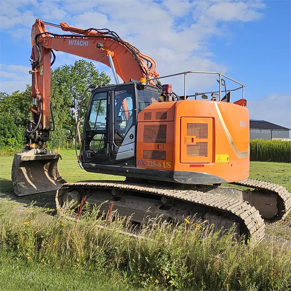 Hitachi ZX 225 - Bandgrävare: bild 1 Hitachi ZX 225 - Bandgrävare: bild 1