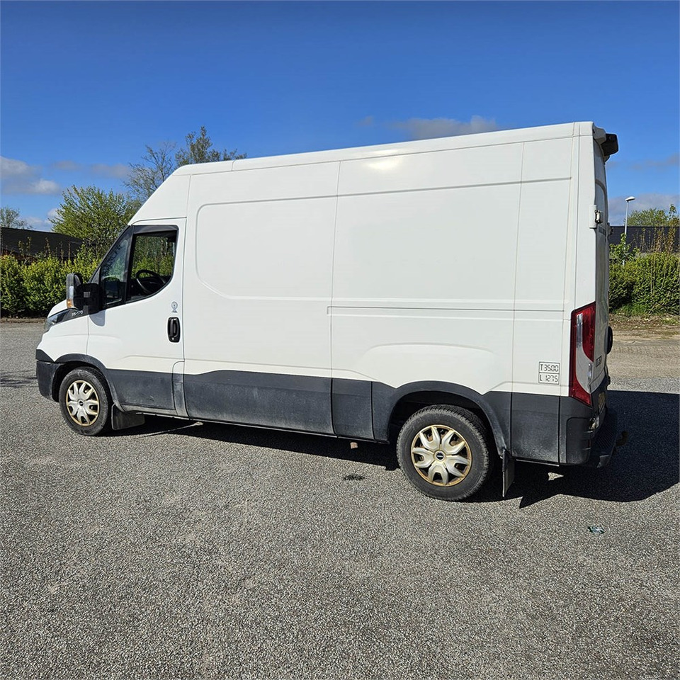 Iveco Daily 35s17 3,0D - Skåpbil: bild 4 Iveco Daily 35s17 3,0D - Skåpbil: bild 4