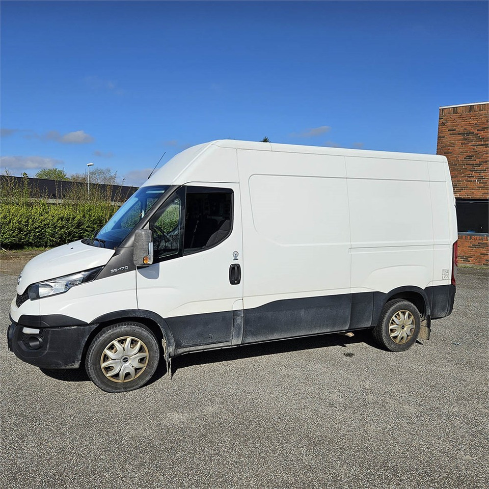 Iveco Daily 35s17 3,0D - Skåpbil: bild 2 Iveco Daily 35s17 3,0D - Skåpbil: bild 2