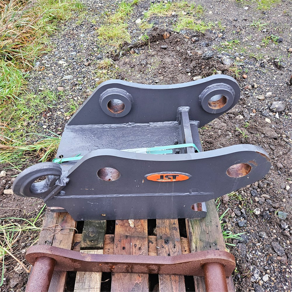 JST S70 - Redskapsfäste: bild 2 JST S70 - Redskapsfäste: bild 2