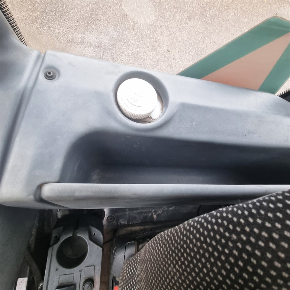 Minigrävmaskin Kato HD 35: bild 16