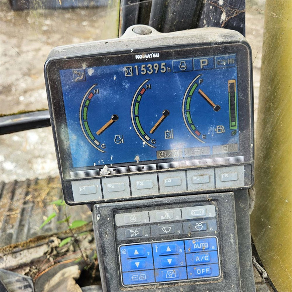 Bandgrävare Komatsu PC240LC-8: bild 13