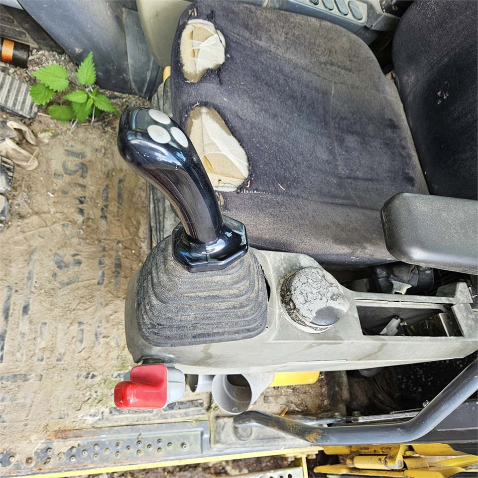 Bandgrävare Komatsu PC240LC-8: bild 11