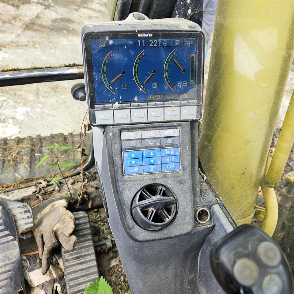 Bandgrävare Komatsu PC240LC-8: bild 8