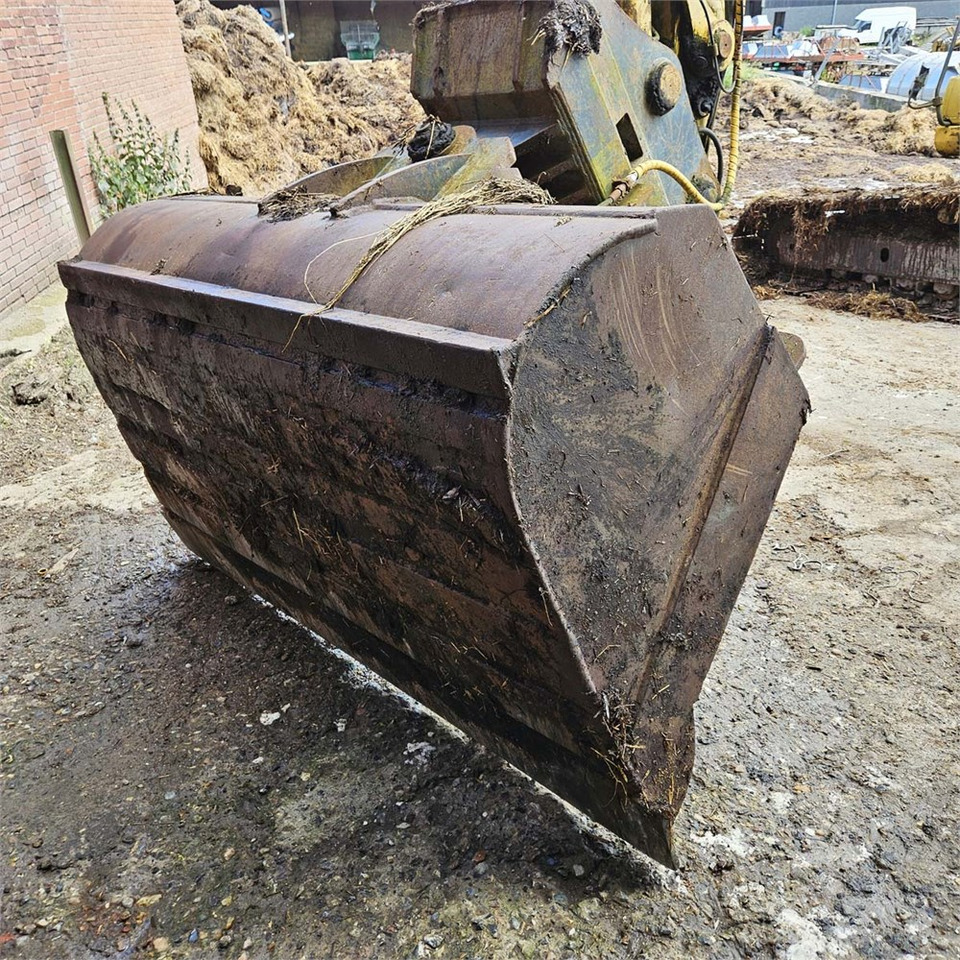 Bandgrävare Komatsu PC240LC-8: bild 18