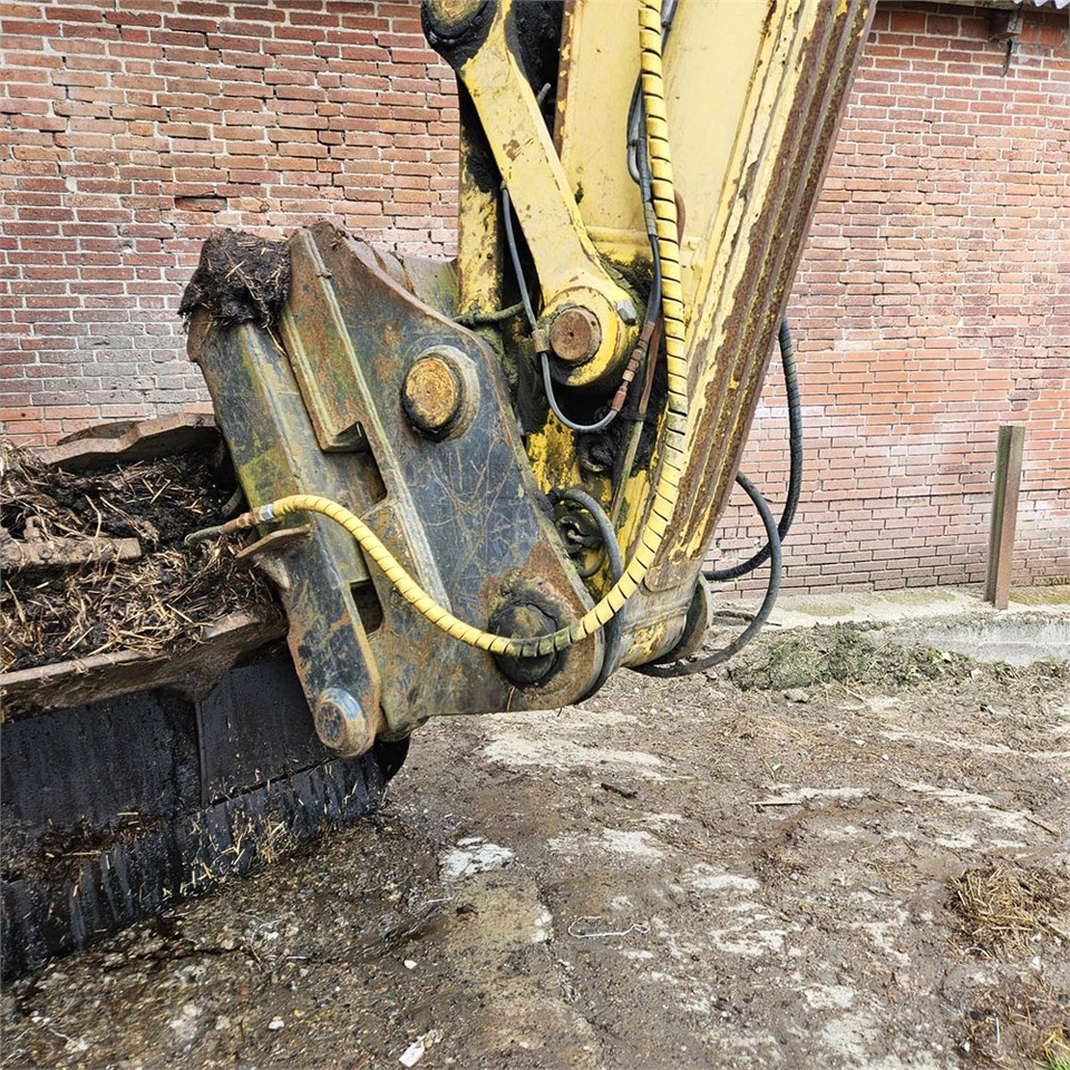 Bandgrävare Komatsu PC240LC-8: bild 23