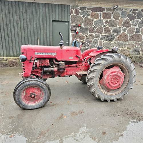 McCORMICK D-324 Standard - Traktor: bild 2 McCORMICK D-324 Standard - Traktor: bild 2